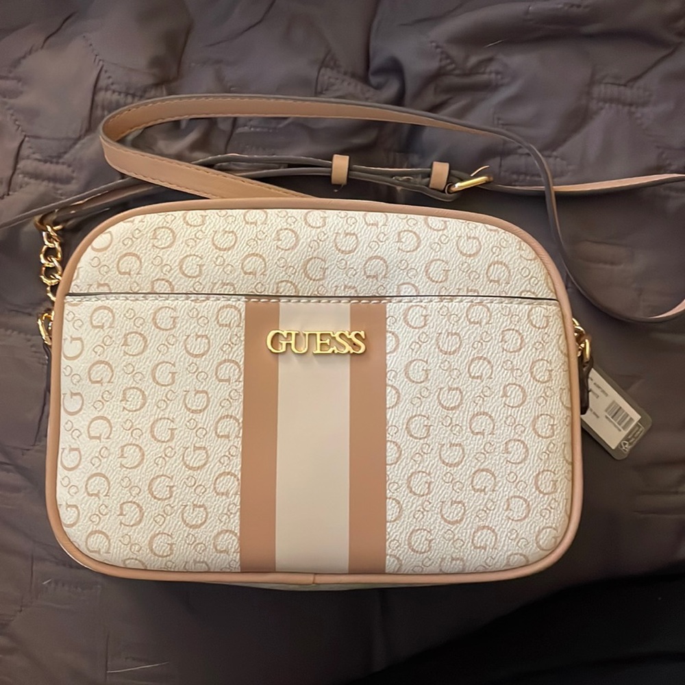 NWT - Fake Guess hand bag with shoulder strap